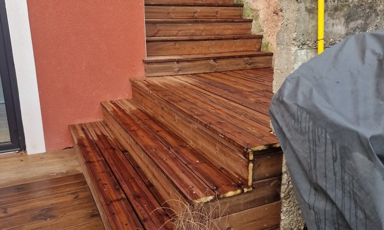 Habillage d'escalier en terrasse bois à Tassin-la-demi-lune